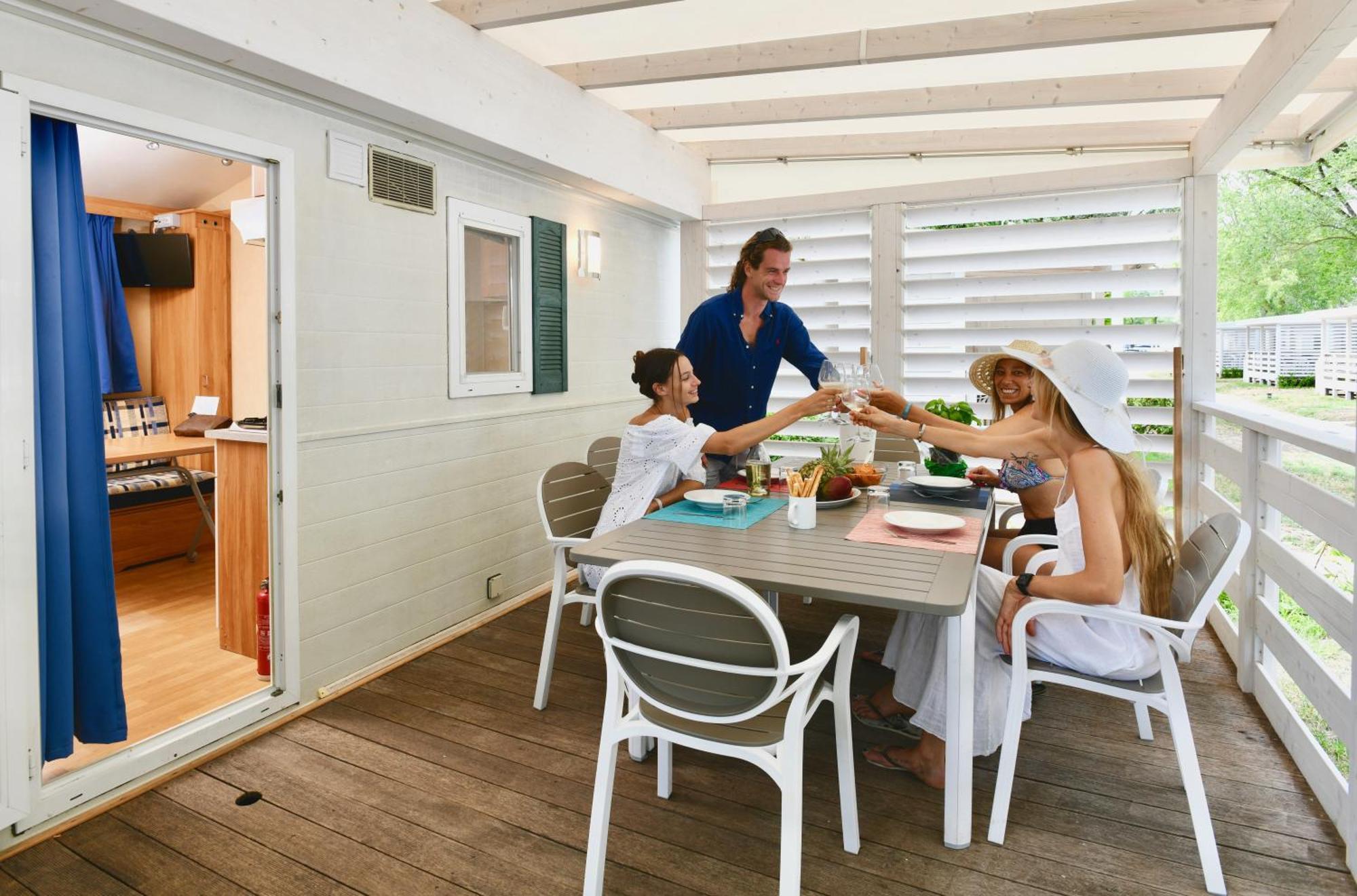 Isamar Holiday Village Ca Lino Rom bilde Family on balcony