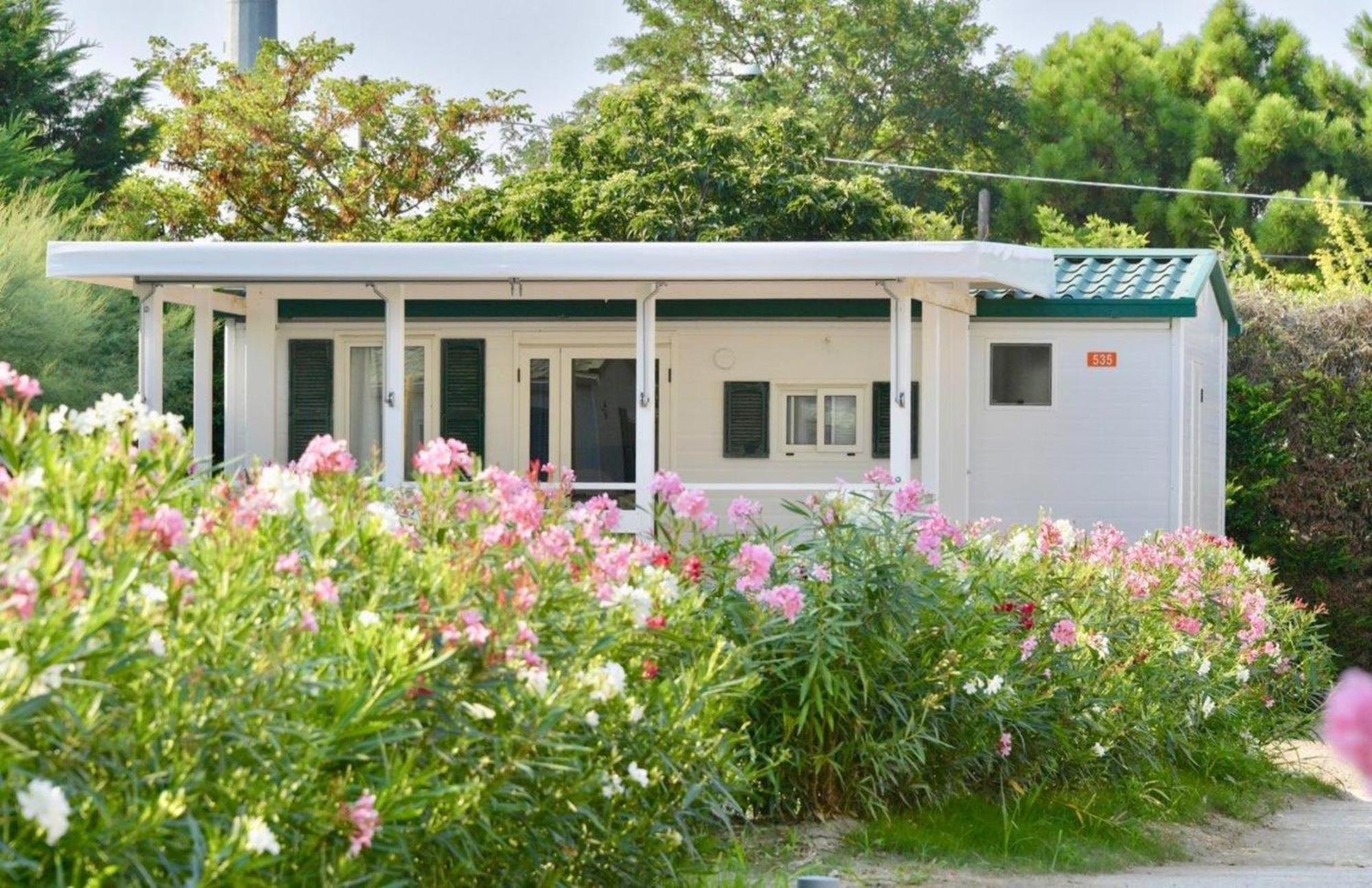 Isamar Holiday Village Ca Lino Rom bilde The station building