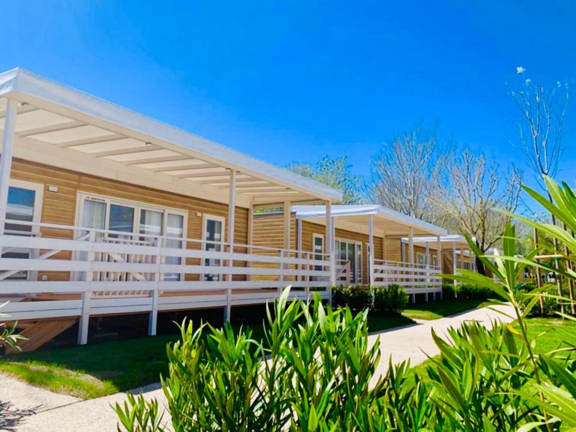 Isamar Holiday Village Ca Lino Rom bilde The 1960s-era motel at the center of the film